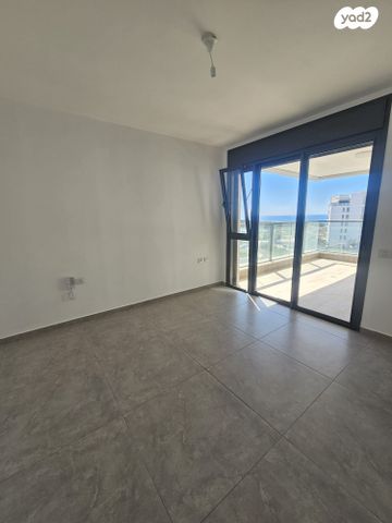 דירה, אלמוג, אכזיב, נהריה