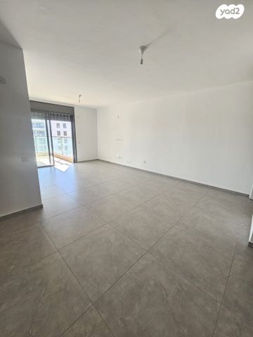 דירה, אלמוג, אכזיב, נהריה