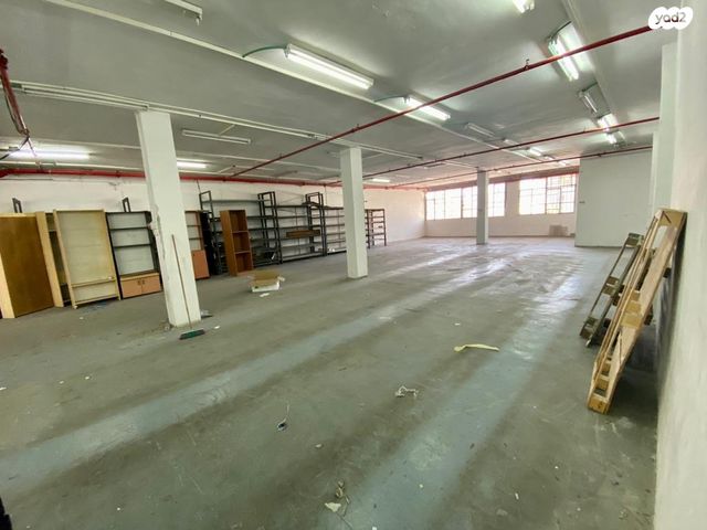 מבני תעשיה, אזור תעשיה ב, חולון