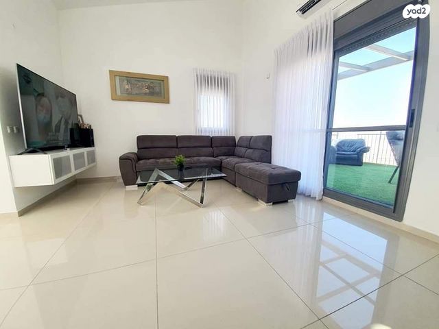 גג/ פנטהאוז, הבזלת, נופי סלע, מעלה אדומים