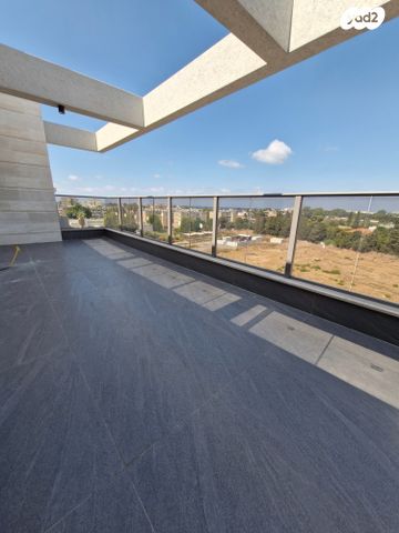 גג/ פנטהאוז, שמעון פרס/ האצטדיון, נהריה