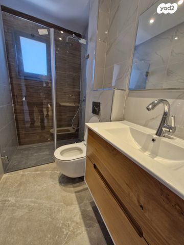 גג/ פנטהאוז, שמעון פרס/ האצטדיון, נהריה