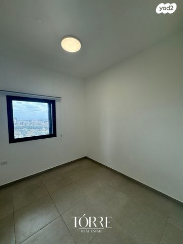 דירה, דרך מנחם בגין 160, מונטיפיורי, הרכבת, תל אביב יפו