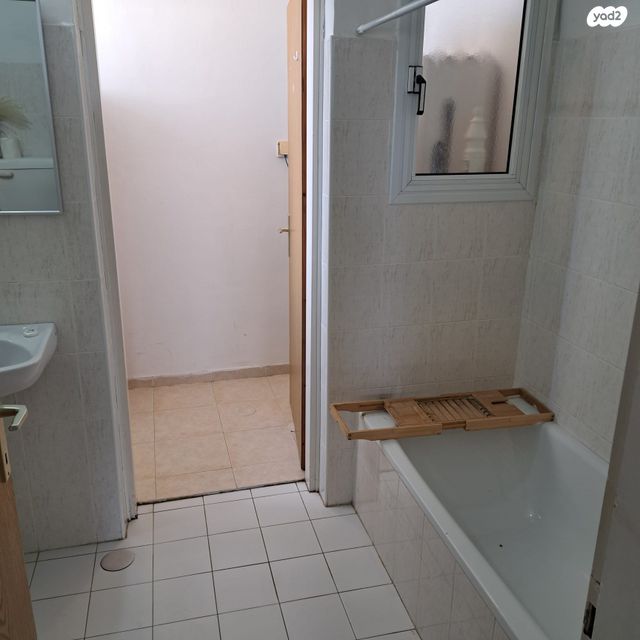 דירה, האלה 22, בני עי"ש