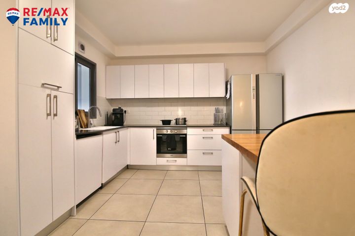 דירה, עפרה חזה, משכנות האומנים, קרית מוצקין