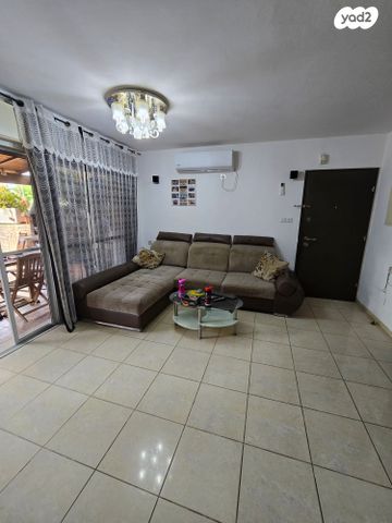 דירת גן, אור עקיבא