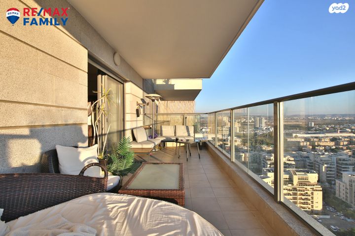 דירה, עפרה חזה, משכנות האומנים, קרית מוצקין