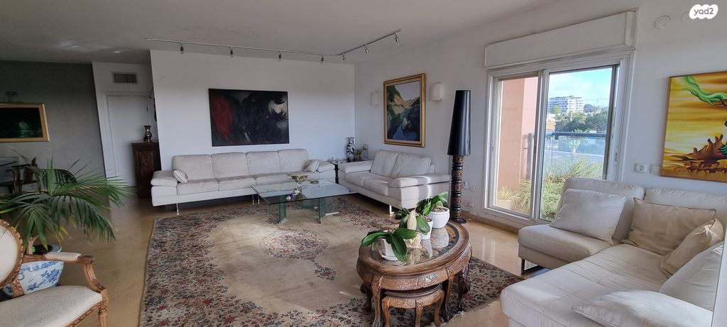 גג/ פנטהאוז, גולן, רמת השרון