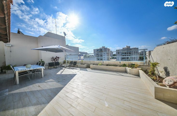 גג/ פנטהאוז, רחובות