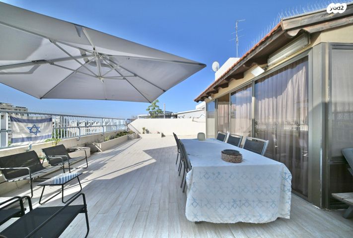 גג/ פנטהאוז, רחובות