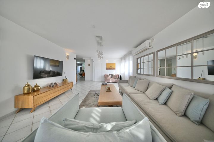 גג/ פנטהאוז, רחובות