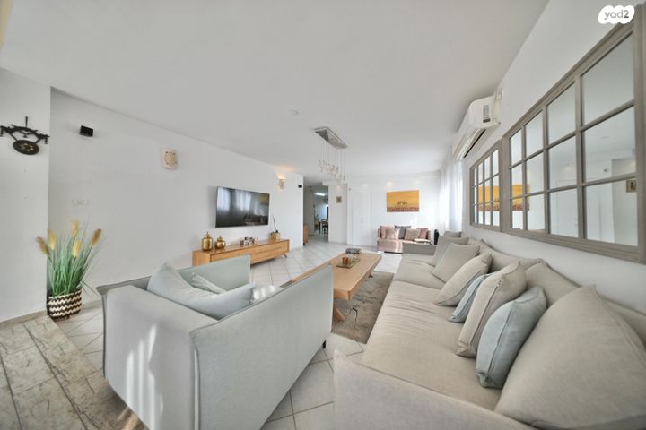 גג/ פנטהאוז, רחובות