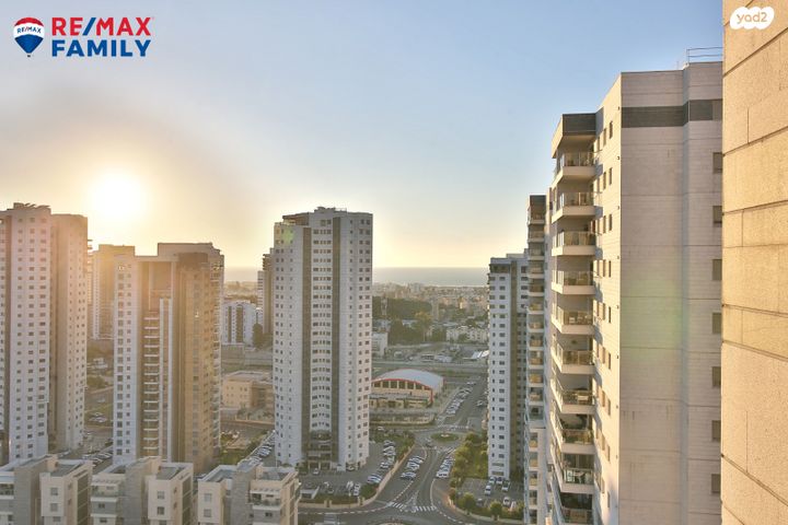 דירה, עפרה חזה, משכנות האומנים, קרית מוצקין