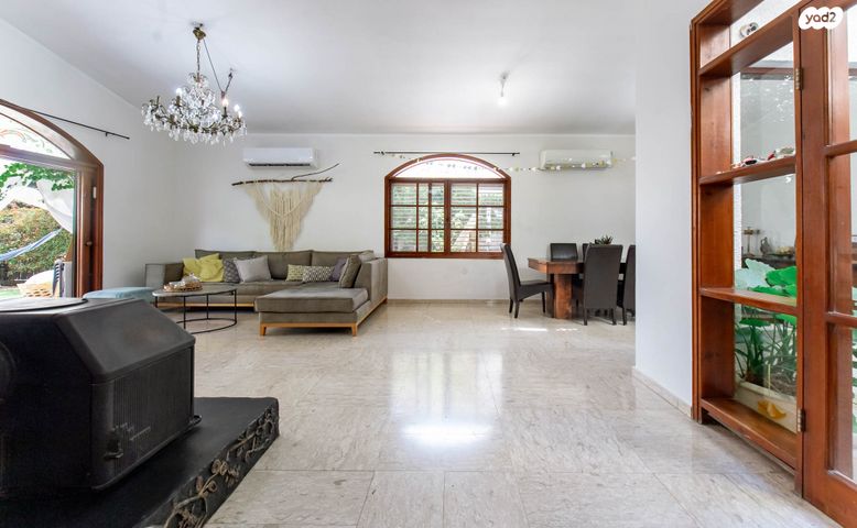 דו משפחתי, שיכון פועלים א', הוד השרון