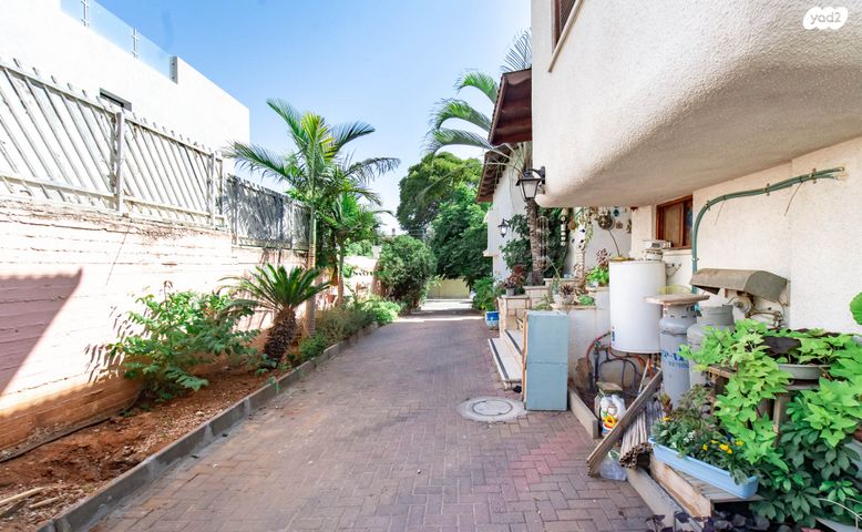 דו משפחתי, שיכון פועלים א', הוד השרון