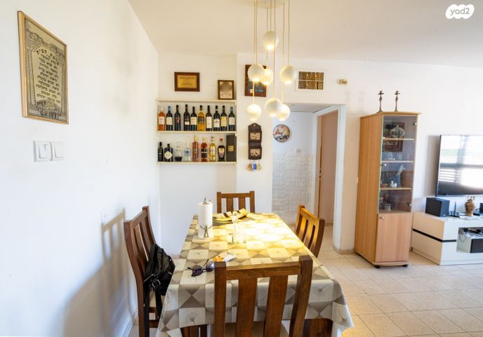 דירה, דבורה, נשר