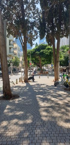 מבני תעשיה, מונטיפיורי, הרכבת, תל אביב יפו