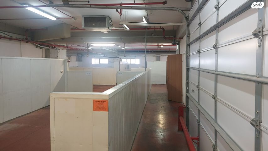 מבני תעשיה, מפעלי נחם הר טוב