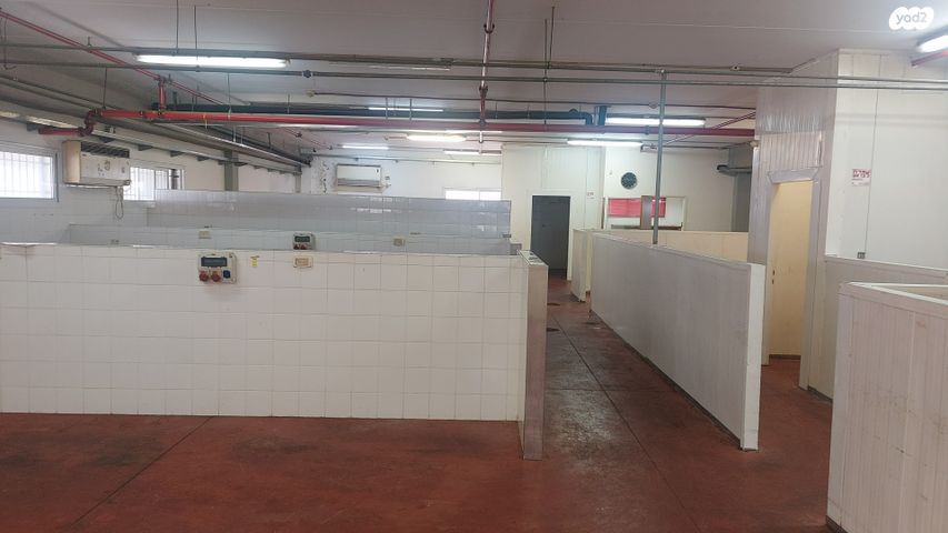 מבני תעשיה, מפעלי נחם הר טוב