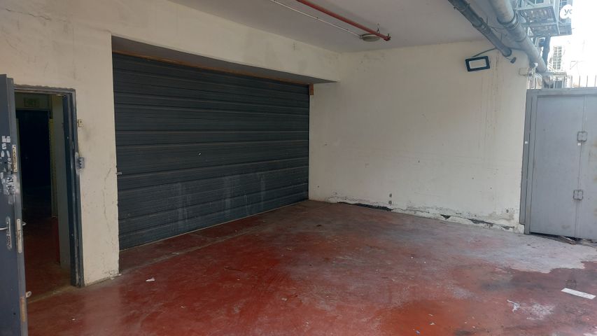 מבני תעשיה, מפעלי נחם הר טוב