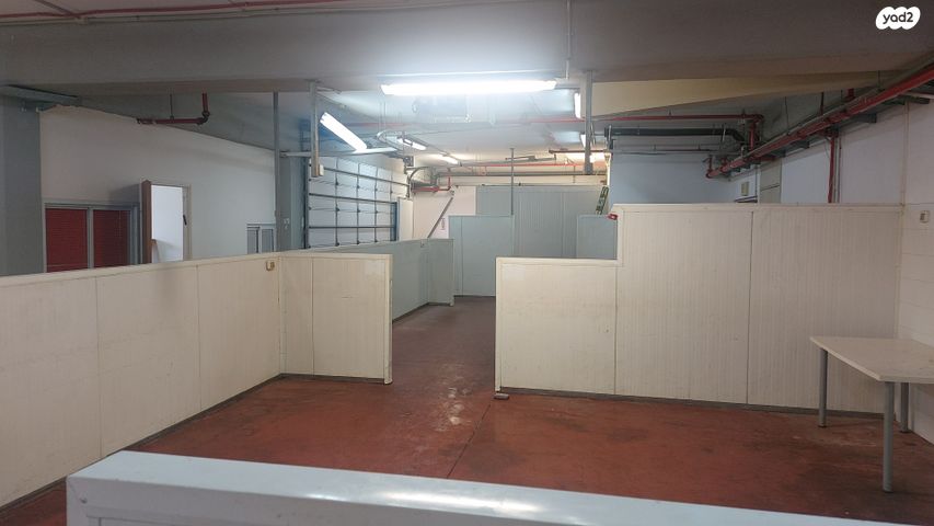 מבני תעשיה, מפעלי נחם הר טוב