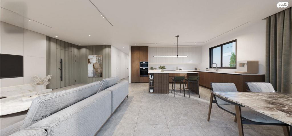 גג/ פנטהאוז, יהדות בריטניה, רמת יורם, נתיבות