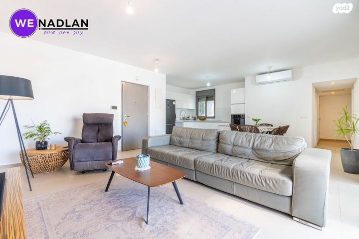 גג/ פנטהאוז, כלנית, הפרחים, חריש