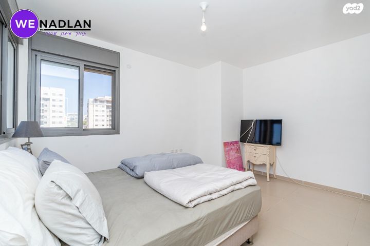 גג/ פנטהאוז, כלנית, הפרחים, חריש