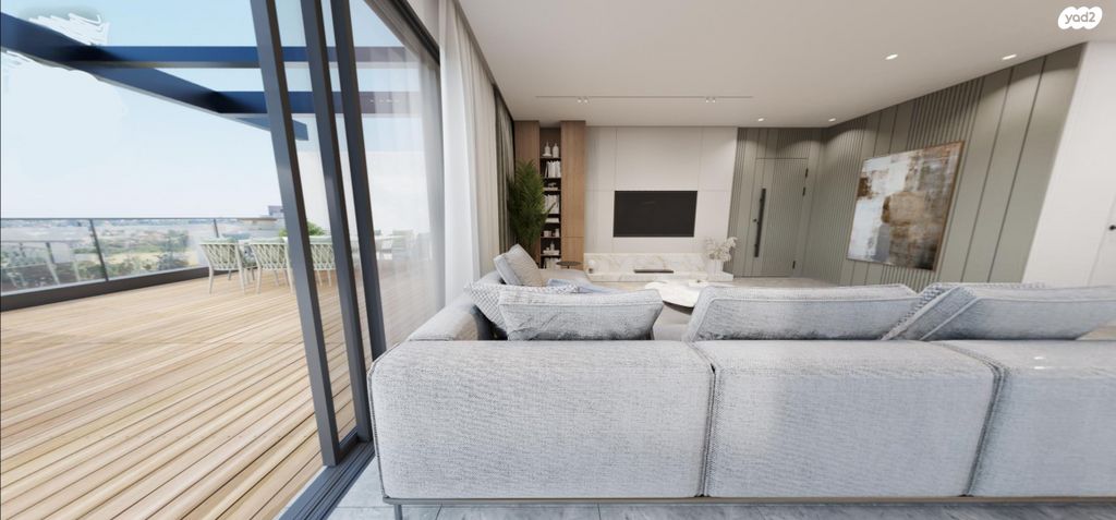 גג/ פנטהאוז, יהדות בריטניה, רמת יורם, נתיבות