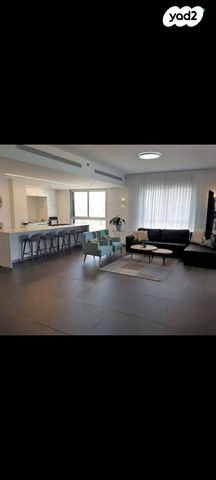 דירה, יוסף לפיד, נתניה