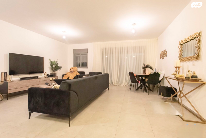 דירה, עפרה חזה, משכנות האומנים, קרית מוצקין