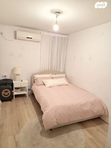 דירה, שרה אהרונסון, אזור הבילויים, רמת גן