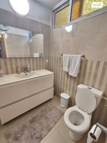 דירה, שרה אהרונסון, אזור הבילויים, רמת גן