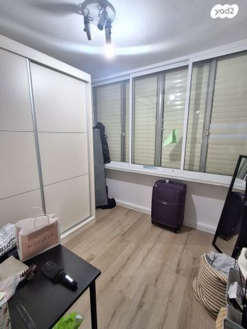 דירה, שרה אהרונסון, אזור הבילויים, רמת גן