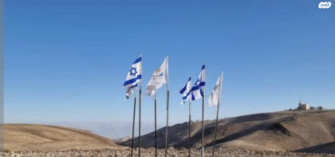 נוף 1