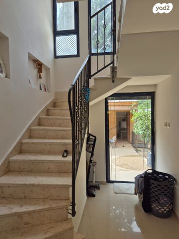 דו משפחתי, הארז 59, קציר, קציר