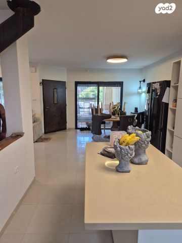 דו משפחתי, הארז 59, קציר, קציר