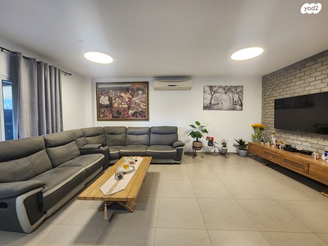 דירת גן, שער הגיא 28, רובע ד', אריאל