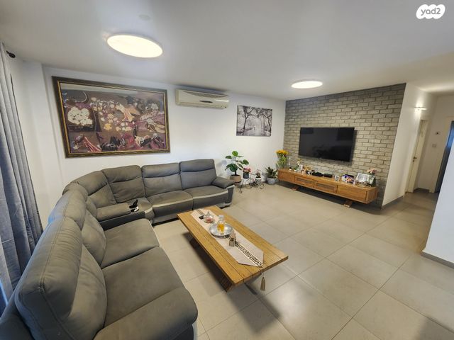 דירת גן, שער הגיא 28, רובע ד', אריאל