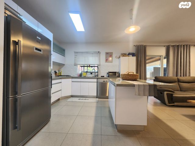 דירת גן, שער הגיא 28, רובע ד', אריאל