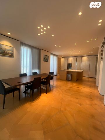 טריפלקס, סיטי, גבעתיים