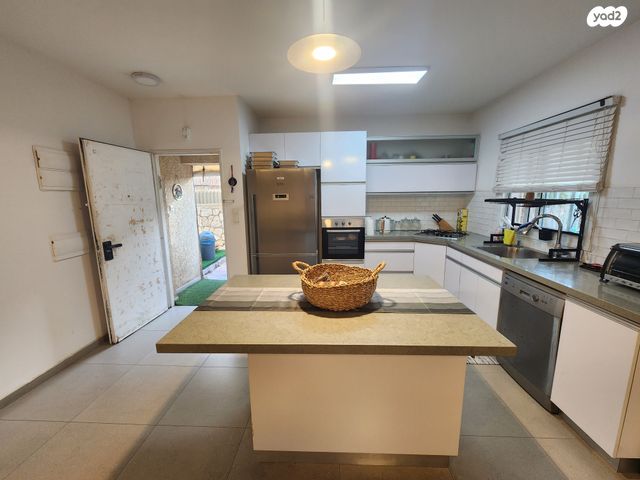 דירת גן, שער הגיא 28, רובע ד', אריאל