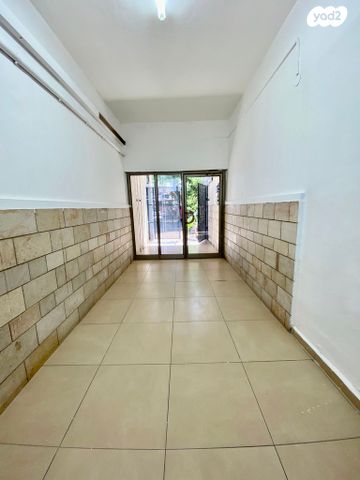 משרדים, שדרות טרומפלדור, זיו, חיפה