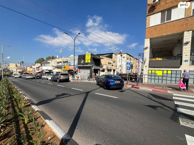 חנויות/ שטח מסחרי, רוטשילד 8, רמב"ם, ראשון לציון