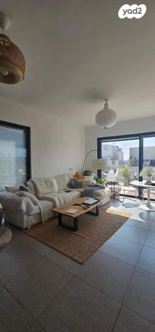 גג/ פנטהאוז, הקונגרס 17, תל אביב יפו