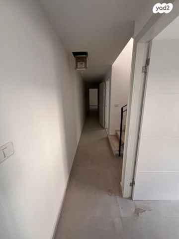 דירת גן, רמב"ם, מבשרת ציון