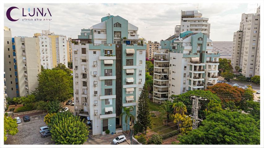 שדרות גולדה מאיר 17