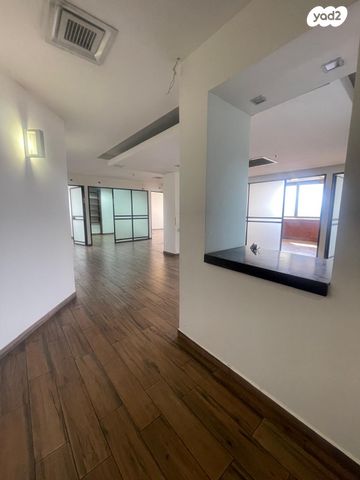 משרדים, בורסה, רמת גן