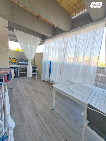 גג/ פנטהאוז, נתיבות