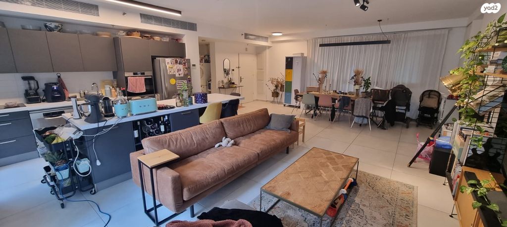 דירה, אריק איינשטיין, הרצליה ב', הרצליה